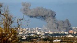 Rauchwolke nach Luftangriffen im Gazastreifen (21.10.2023)