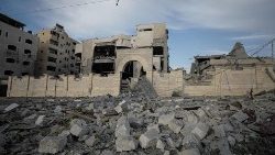 Centro Cultural Ortodoxo destruído após um ataque aéreo israelense no bairro de Tel al-Hawa, em Gaza (ANSA)