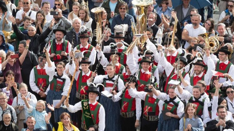 Паломники на площади Святого Петра