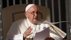 Il Papa, i contatti con i non credenti aiutano i cristiani