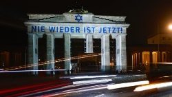 Lichtinstallation zu 85 Jahren Reichskristallnacht am Brandenburger Tor (9.11.2023)