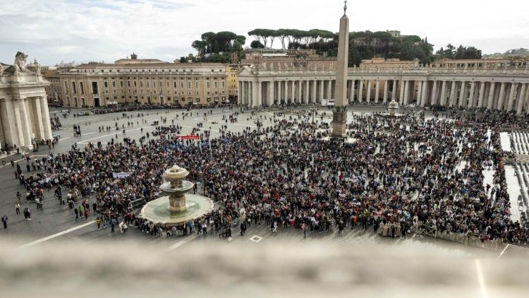 वाटिकन, सन्त पेत्रुस महागिरजाघर  का प्राँगण, प्रतीकात्मक तस्वीर 