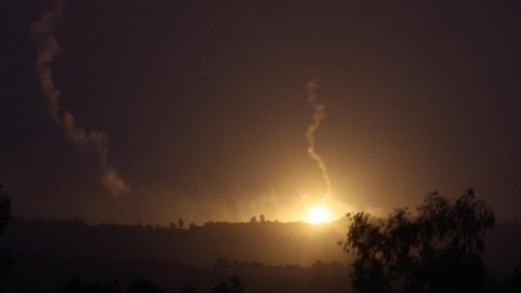 इजरायली सेना ने उत्तरी गाजा में सैन्य अभियान जारी रखा है