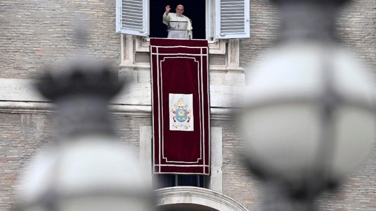 Angélus du Pape François depuis la place Saint-Pierre dimanche 19 novembre. 