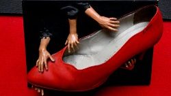 Kunstwerk gegen Gewalt an Frauen in Neapel