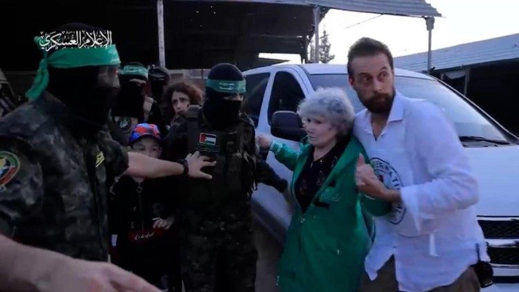 ኣብ ወሽመጥ ቓዛ ናይ ኣርባዕተ መዓልቲ ምቁራጽ ኲናት