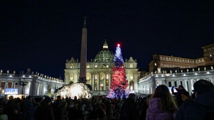 Accensione albero di Natale a San Pietro