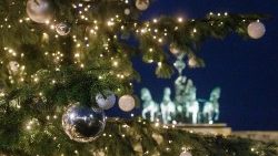 Weihnachtsschmuck am Brandenburger Tor in Berlin