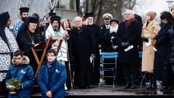 Bundespräsident Frank-Walter Steinmeier am Samstag bei der traditionellen orthodoxen Andacht zur Wassersegnung an der Spree in Berlin