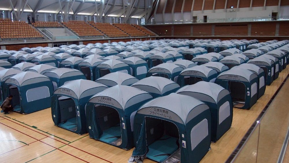 Tendas para evacuados são alinhadas em um centro esportivo em Kanazawa, província de Ishikawa, Japão, 8 de janeiro de 2024. EPA/JIJI PRESS JAPAN 