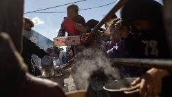 Palestinesi lungo le strade di Rafah