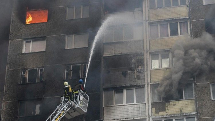 Efekty rosyjskiego ostrzału w Kijowie, 7 lutego 2024