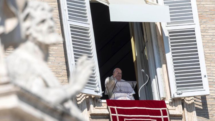 Papst Franziskus beim Angelusgebet