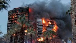 Ce vendredi 23 février, un immeuble de 14 étages a pris feu à Valence en Espagne. 