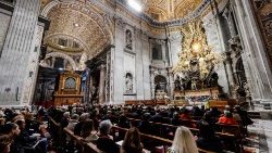 Uma edição anterior da "Lectio Petri" no Altar da Cátedra da Basílica de São Pedro