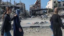 Destruição no campo de refugiados de Al Nuseirat após os ataques militares israelenses (Ansa)