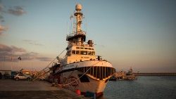 First food aid ship leaves for Gaza