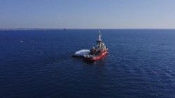 Das spanische Schiff Open Arms bricht mit Lebensmittelhilfe erstmals nach Gaza auf. © EPA