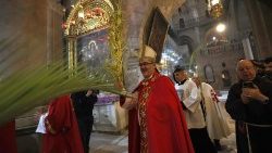 Procesión de las Palmas del Domingo de Ramos en el Santo Sepulcro, en Jerusalén