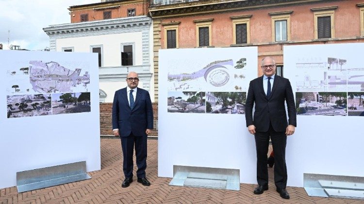 Мэр Рыма Рабэрта Гуальцьеры на прэзентацыі праекта пешаходнай зоны вакол Калізея