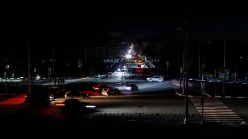 Ucraina, blackout dopo gli attacchi russi. L’appello di Zelensky all'Asia