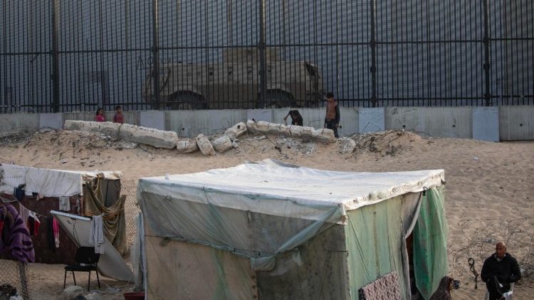 Displaced Palestinians take shelter in Rafah, southern Gaza