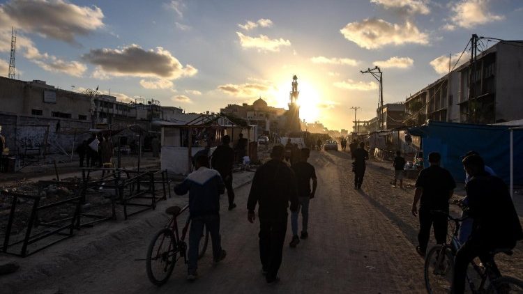 Civili palestinesi evacuati 