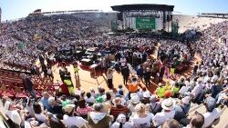 Il Papa all'Arena di Verona per l'incontro su giustizia e pace