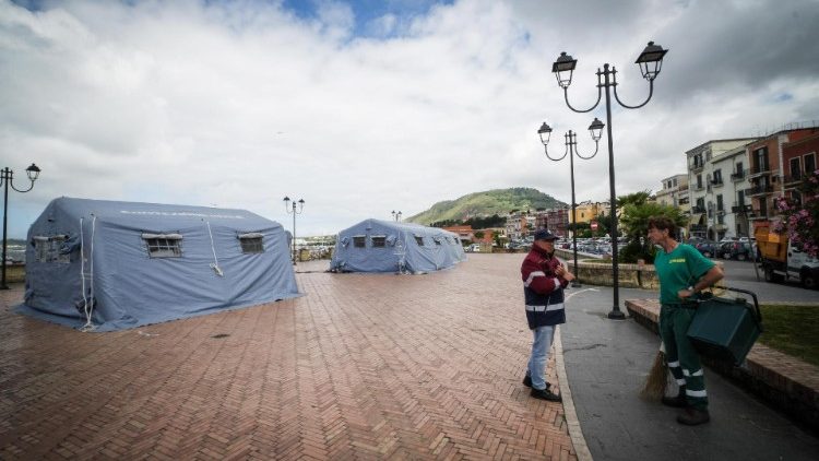 Campi Flegrei: notte in strada, in tanti rientrano a casa