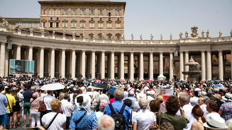 Паломники на площади Святого Петра (29 июня 2024 г.)
