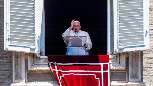 El Papa: Que Mar&iacute;a nos ayude a ser disc&iacute;pulos misioneros en comuni&oacute;n y sobriedad