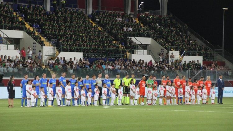 As equipes que participaram da Partida do Coração na noite desta terça-feira, 15 de julho