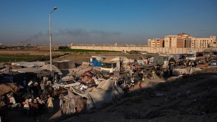 Des Palestiniens fuient Khan Younès au sud de la bande de Gaza, le 8 août 2024. 