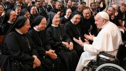 Papież z siostrami zakonnymi
