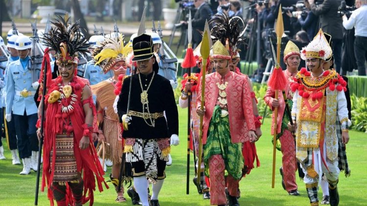 Masomo ya dominika ya 23 ya Mwaka B wa Kanisa yanatukumbusha wajibu wa kuiishi imani yetu kwa maneno na mtendo, kuwafariji kwa kuwahudumia wahitaji kwa moyo wa upendo na ukarimu 