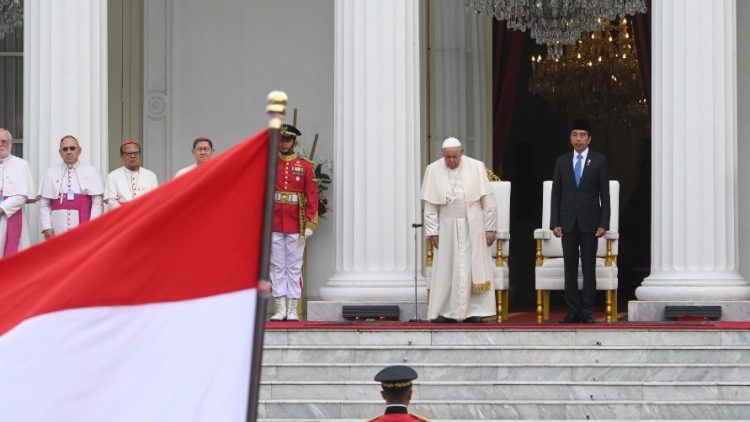 Auf der Terrassse des Präsidentschaftspalastes (auf Indonesisch: Istana Negara)