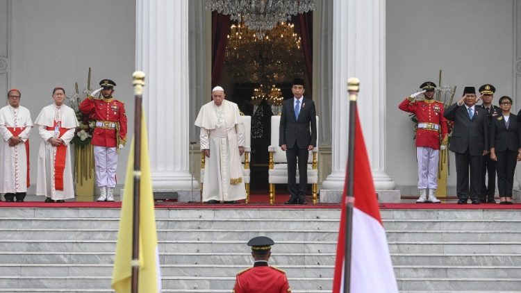 Vor dem Präsidentschaftspalast in Jakarta, Indonesiens Hauptstadt