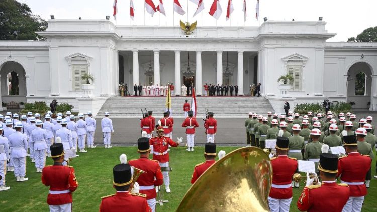 Großer Bahnhof für den Papst