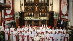 இந்தோனேசிய ஆயர்களுடன் திருத்தந்தை பிரான்சிஸ் (கோப்புபடம் 4/9/24)