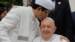 Bộ trưởng Tôn giáo Indonesia Nasaruddin Umar và Đức cố Giáo hoàng Phanxicô