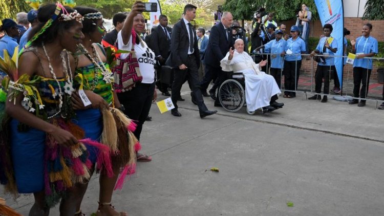 पापुआ न्यू गिनी में सड़क पर जीवन यापन करनेवाले बच्चों के संग, 07.09.2024