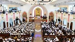 Papa  Francisco com a vida consagrada timorense reunida na Catedral da Imaculada Conceição, em Díli