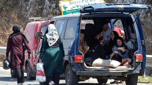 Líbano: La gente tiene miedo, acogemos a quienes huyen