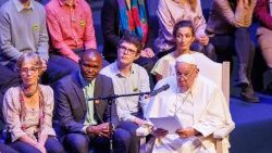 संत पापा युवाओं के संग लुबेन में