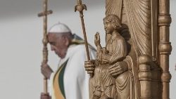 बेल्जियम में पवित्र मिस्सा अर्पित करते संत पापा फ्राँसिस