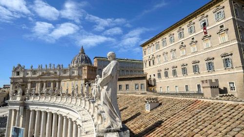 Angelus. Påven: Kärlek är sann lycka - makar ska vara öppna för livet