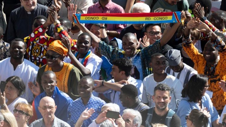 Паломники на площади Святого Петра (13 октября 2024 г.)