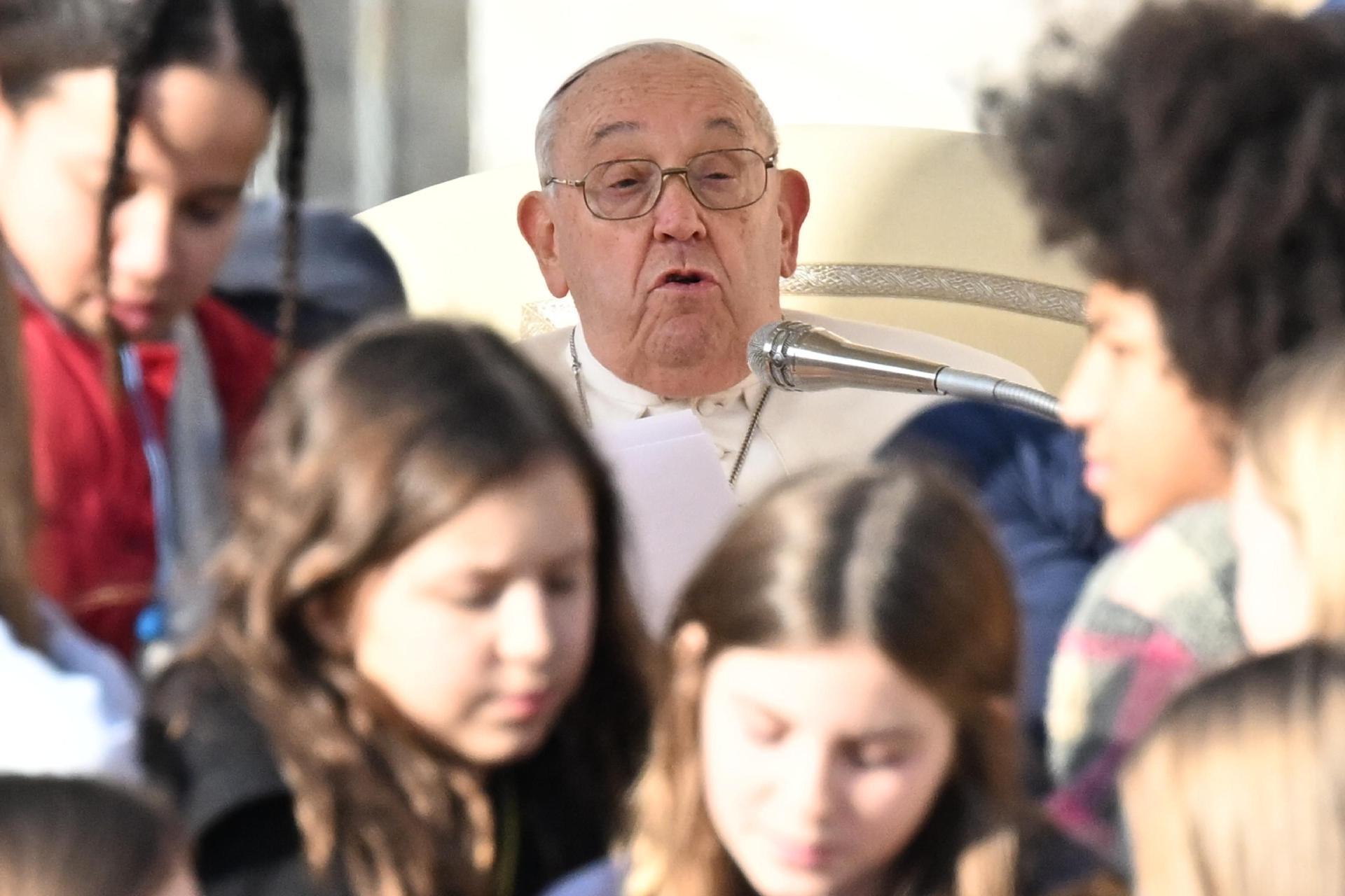 Папа: підтримуйте українців, це буде важка зима для України