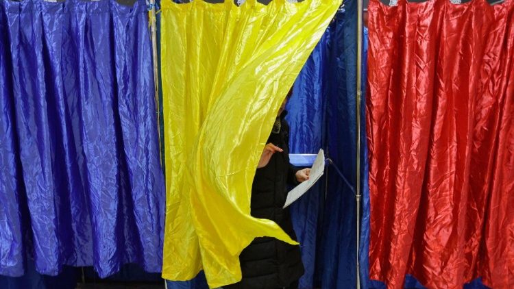 Romanians vote in parliamentary elections