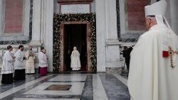 Giubileo: aperta la porta santa a San Paolo fuori le mura